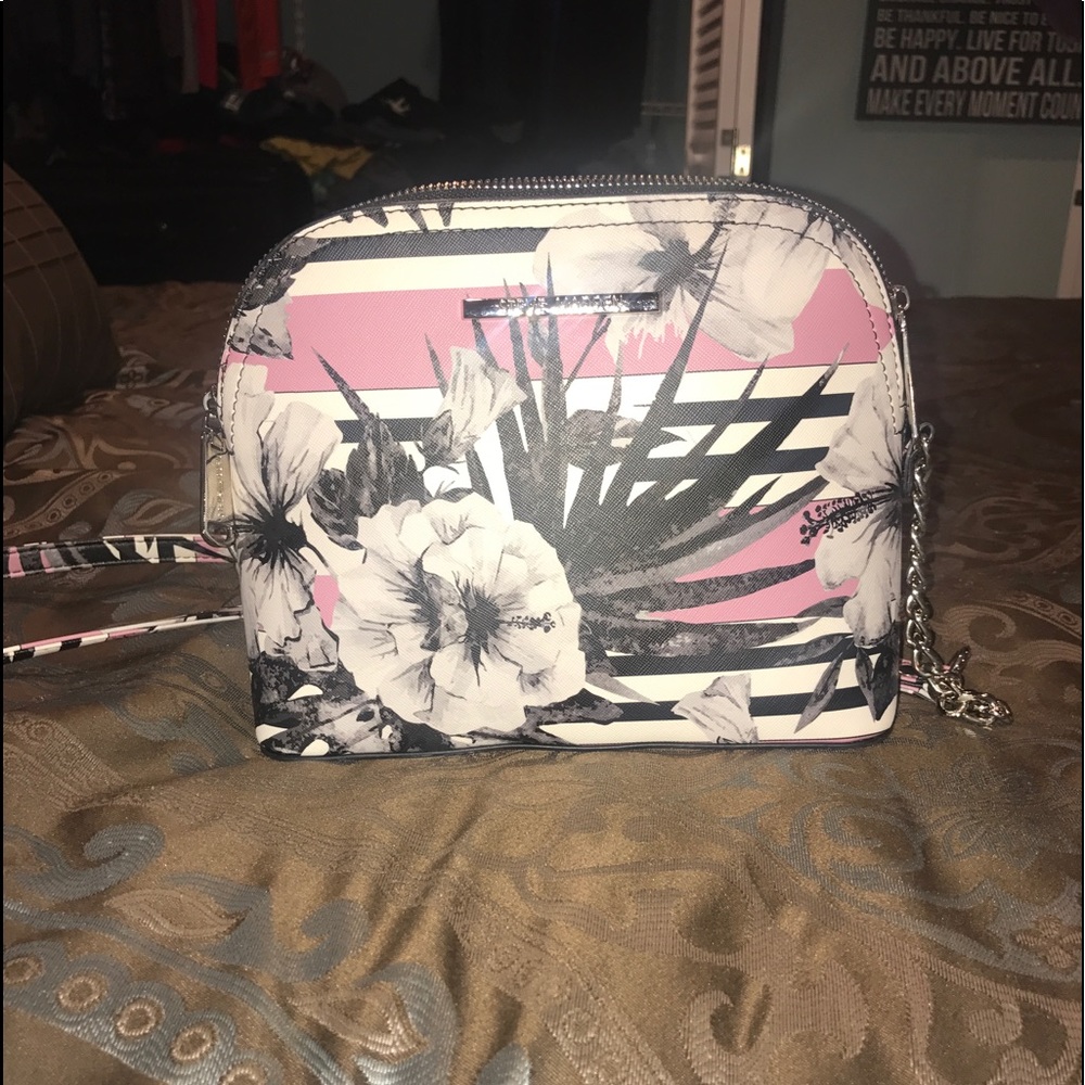 Steve Madden crossbody! Summer pattern!